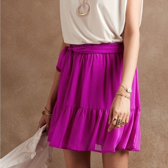 Banana Republic Factory Dresses & Skirts - Banana Republic Factory Tie Waist Ruffle Skirt Magenta Color, Size Small NWT